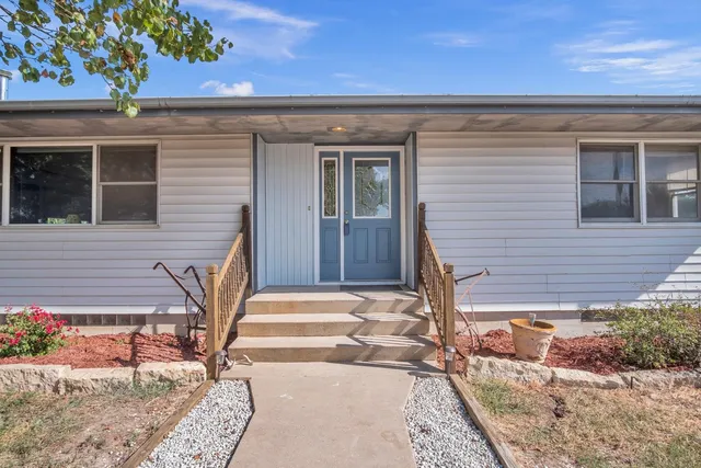 $209,900 | 2044 Arrowhead Road, Moundridge, KS 67107