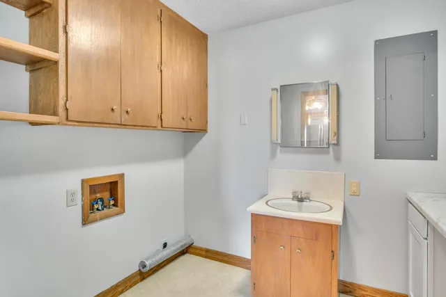 $209,900 | 2044 Arrowhead Road, Moundridge, KS 67107