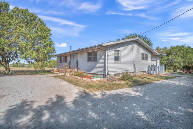 $209,900 | 2044 Arrowhead Road, Moundridge, KS 67107