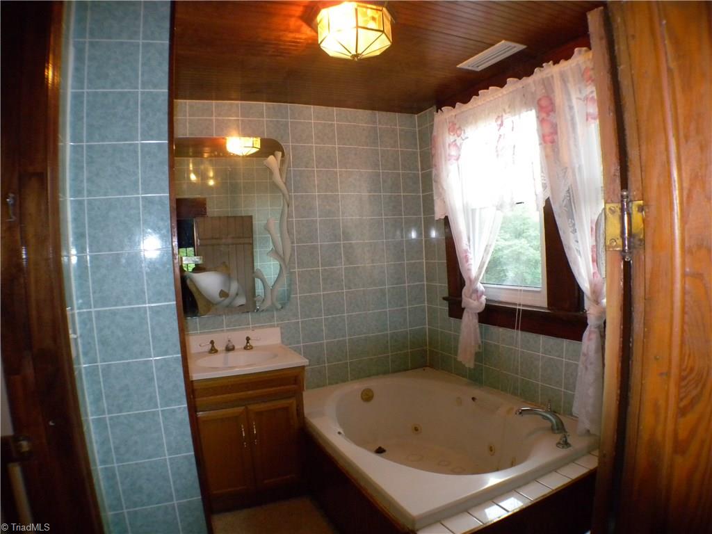 5225 Salem Road Walkertown, NC 27051 - Photo 19 of 20 Gallery Image 19