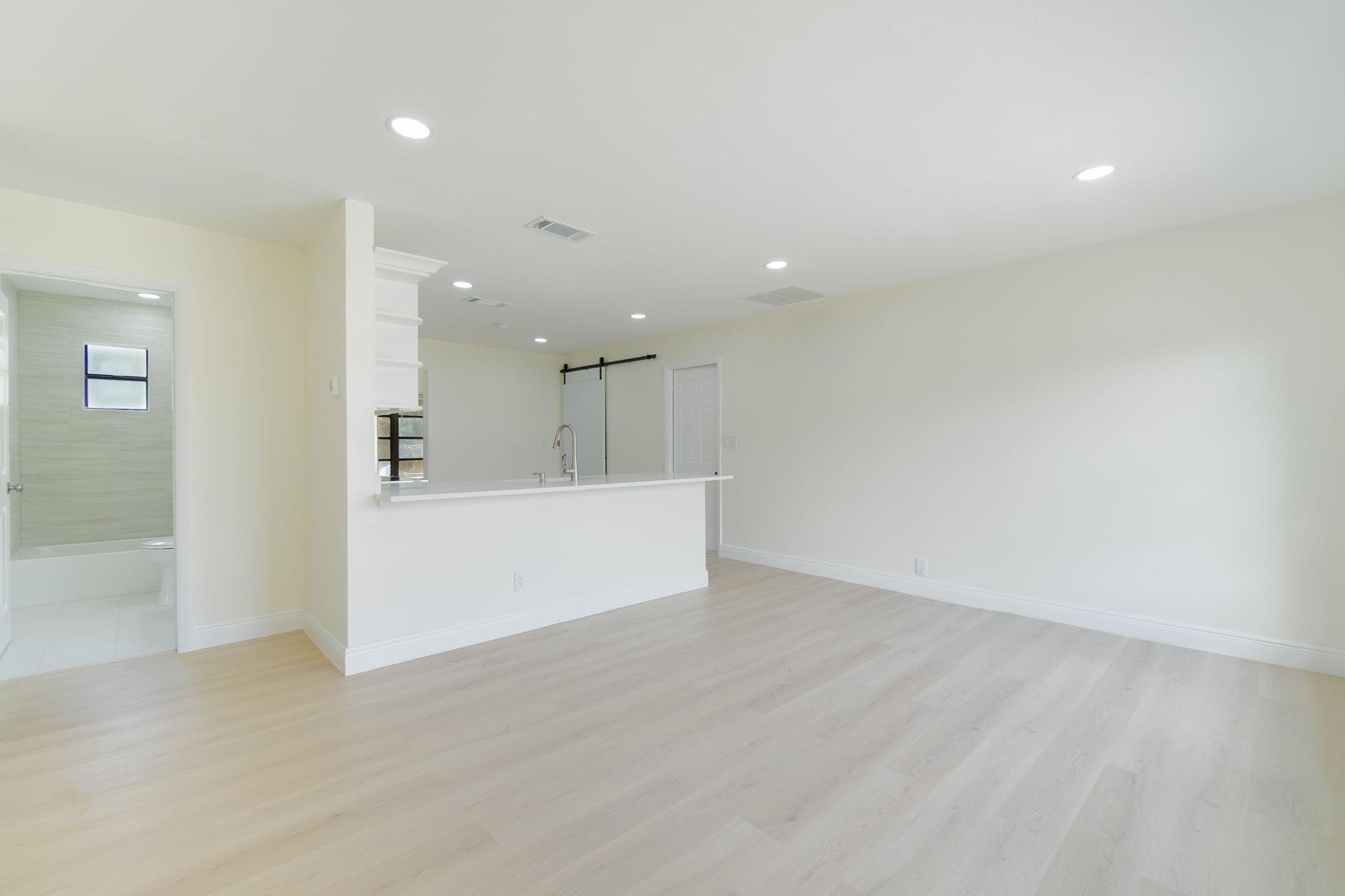4087 Foss Road Lake Worth, FL 33461 - Photo 6 of 28 6-web-or-mls-DSC09462-Enhanced-NR