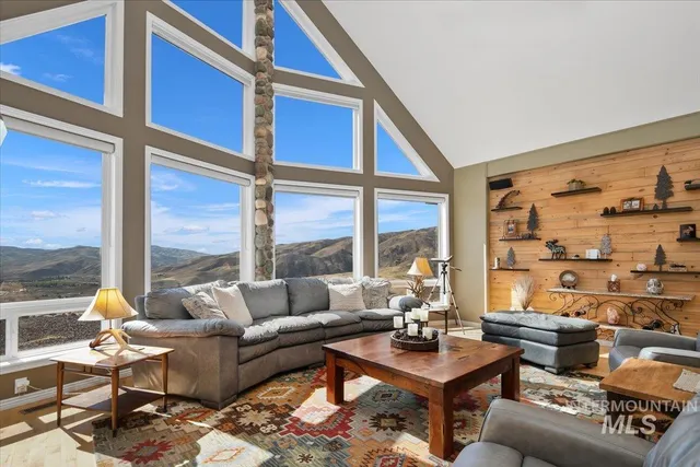 $1,500,000 | 12 Coyote Point, Horseshoe Bend, ID 83629