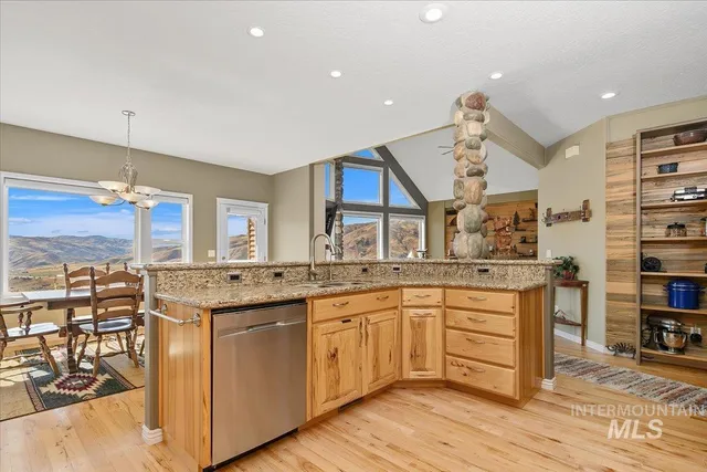 $1,500,000 | 12 Coyote Point, Horseshoe Bend, ID 83629