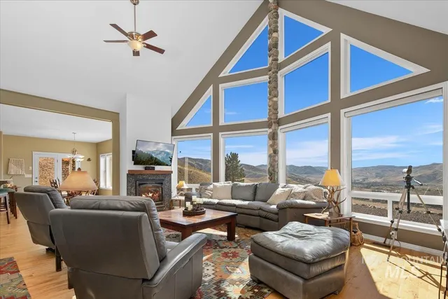 $1,500,000 | 12 Coyote Point, Horseshoe Bend, ID 83629