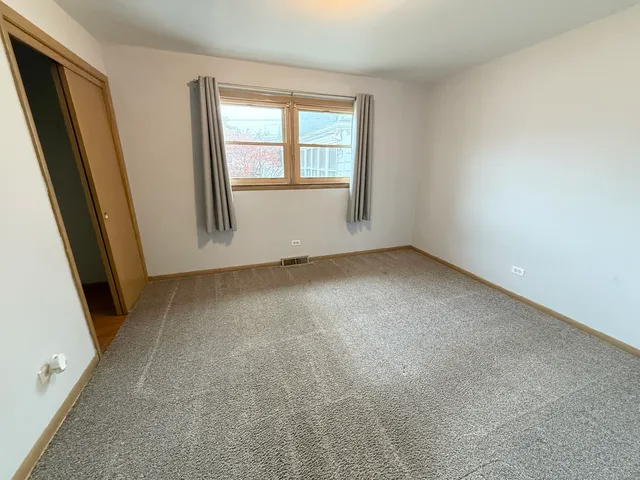 $329,900 | 2656 West 98th Place, Evergreen Park, IL 60805