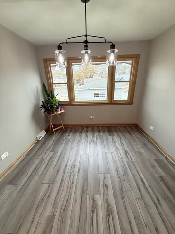 $329,900 | 2656 West 98th Place, Evergreen Park, IL 60805