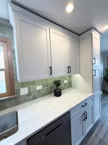 $329,900 | 2656 West 98th Place, Evergreen Park, IL 60805