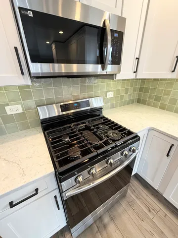 $329,900 | 2656 West 98th Place, Evergreen Park, IL 60805