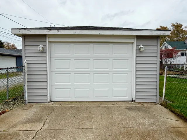 $329,900 | 2656 West 98th Place, Evergreen Park, IL 60805