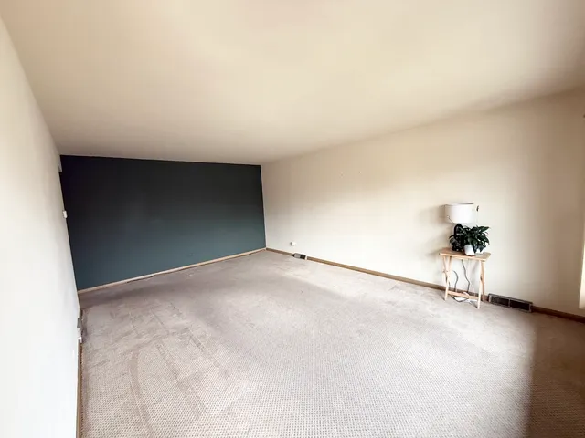 $329,900 | 2656 West 98th Place, Evergreen Park, IL 60805