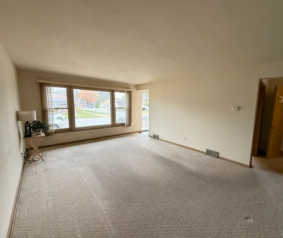 $329,900 | 2656 West 98th Place, Evergreen Park, IL 60805