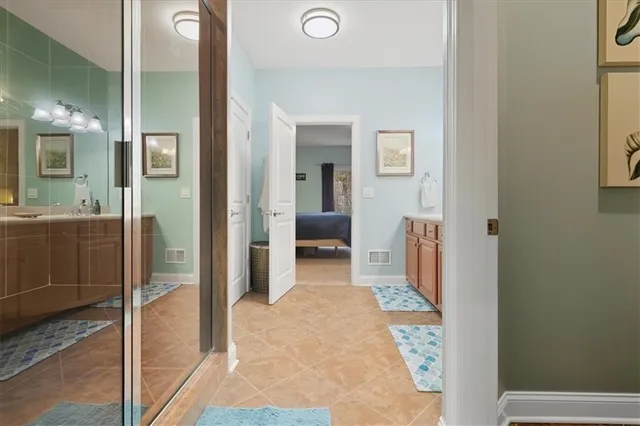 a view of livingroom with furniture