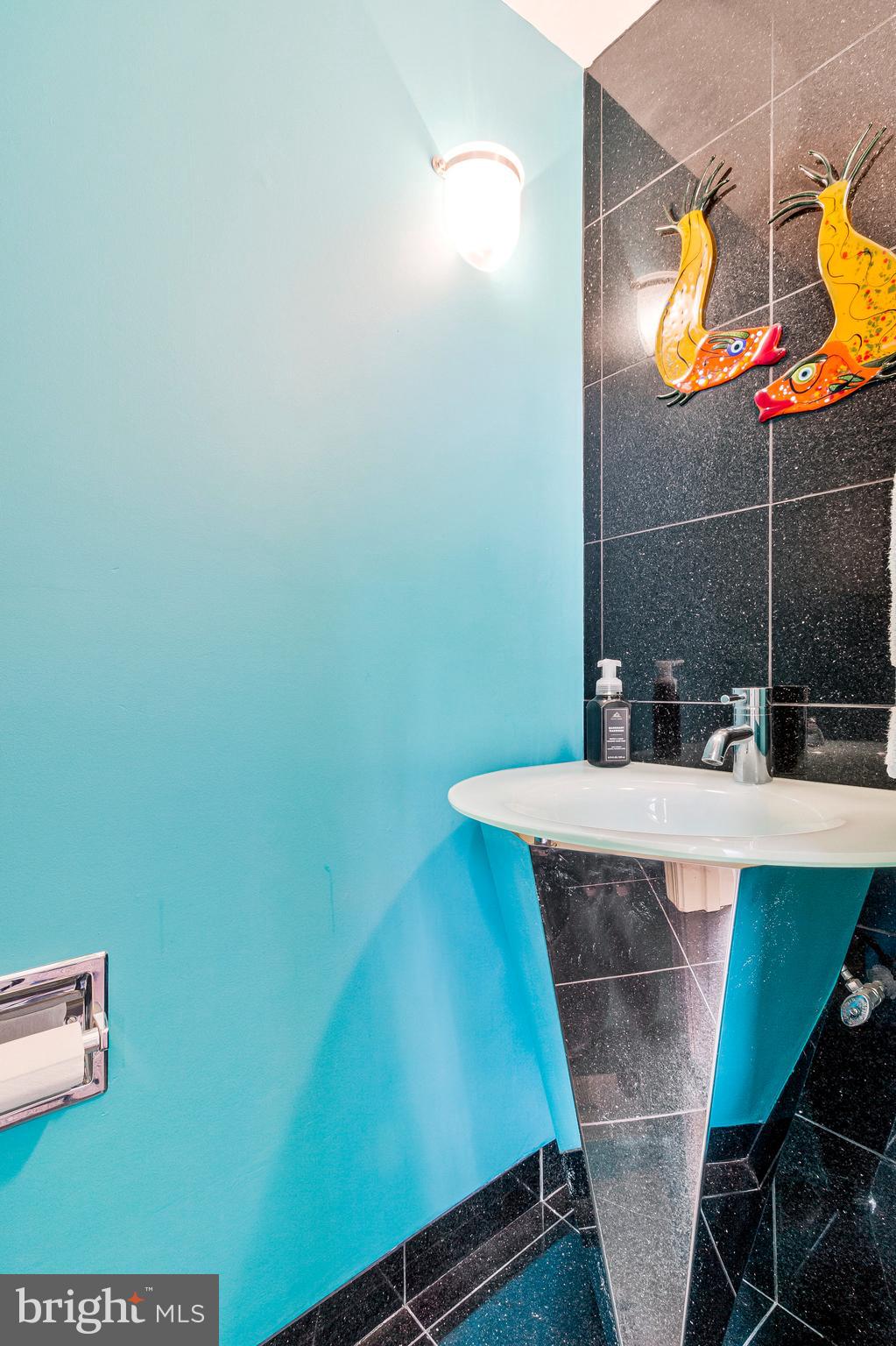 1501 Church Street Northwest Washington, DC 20005 - Photo 16 of 51 a bathroom with a sink and a mirror