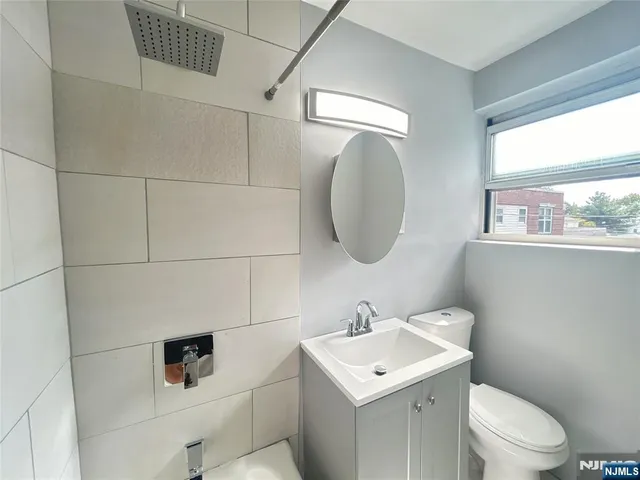 $1,749 | 320 Claremont Avenue, Unit A6, Montclair, NJ 07042