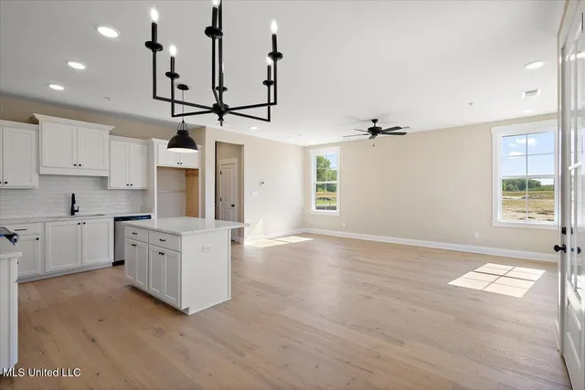 $299,900 | 731 Bolivar Drive, Nesbit, MS 38651