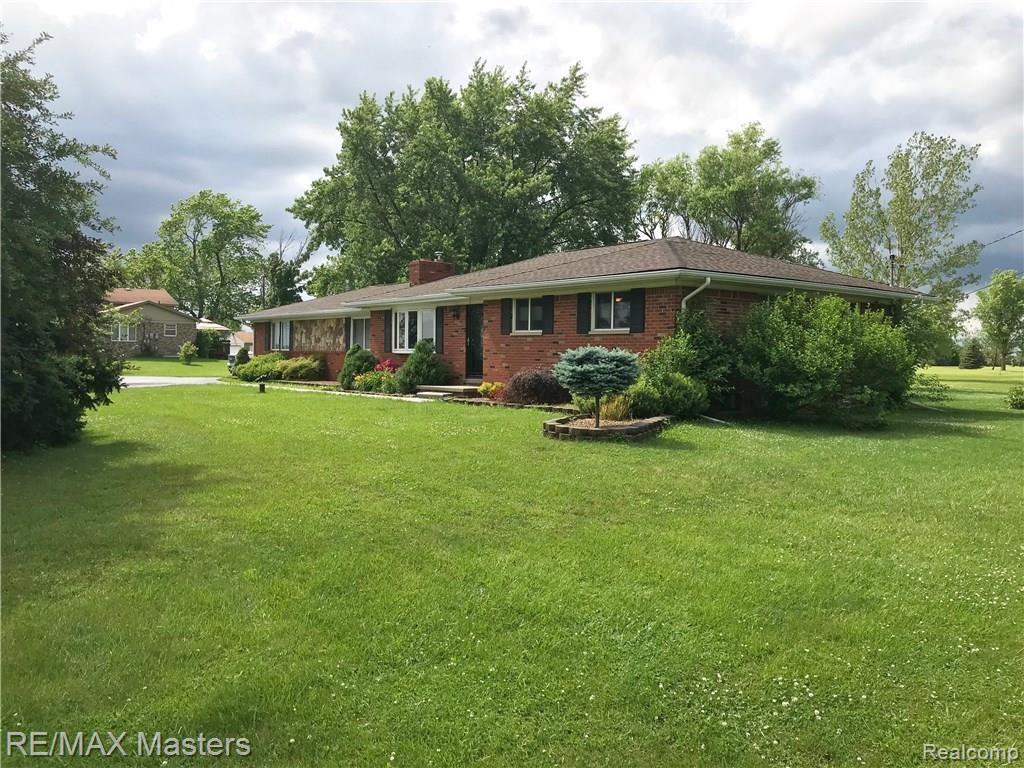 1939 East Sigler Road Carleton, MI 48117 - Photo 2 of 52 s2.JPG