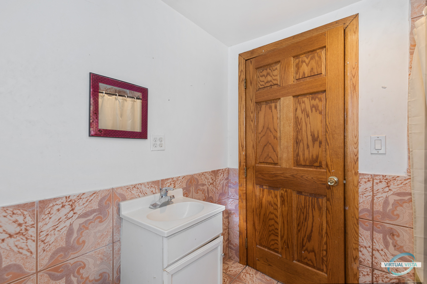 1521 North Springfield Avenue Chicago, IL 60651 - Photo 20 of 40 a bathroom with a sink and a mirror