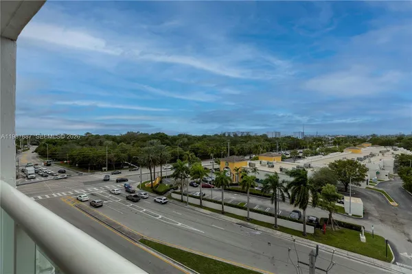 $190,000 | 13499 Biscayne Boulevard, Unit 613, North Miami, FL 33181
