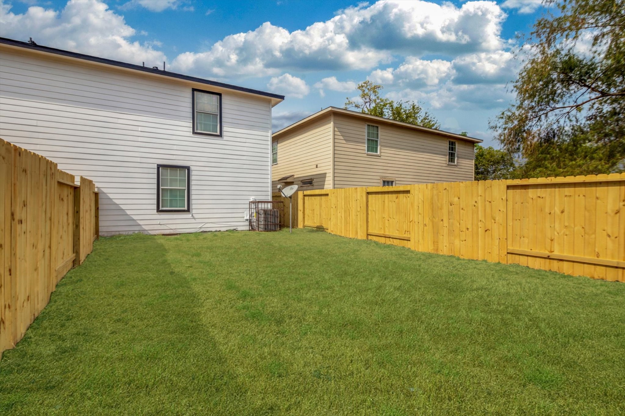 6933 Liverpool Street, Unit A Houston, TX 77021 - Photo 44 of 49 a view of backyard of house with wooden fence