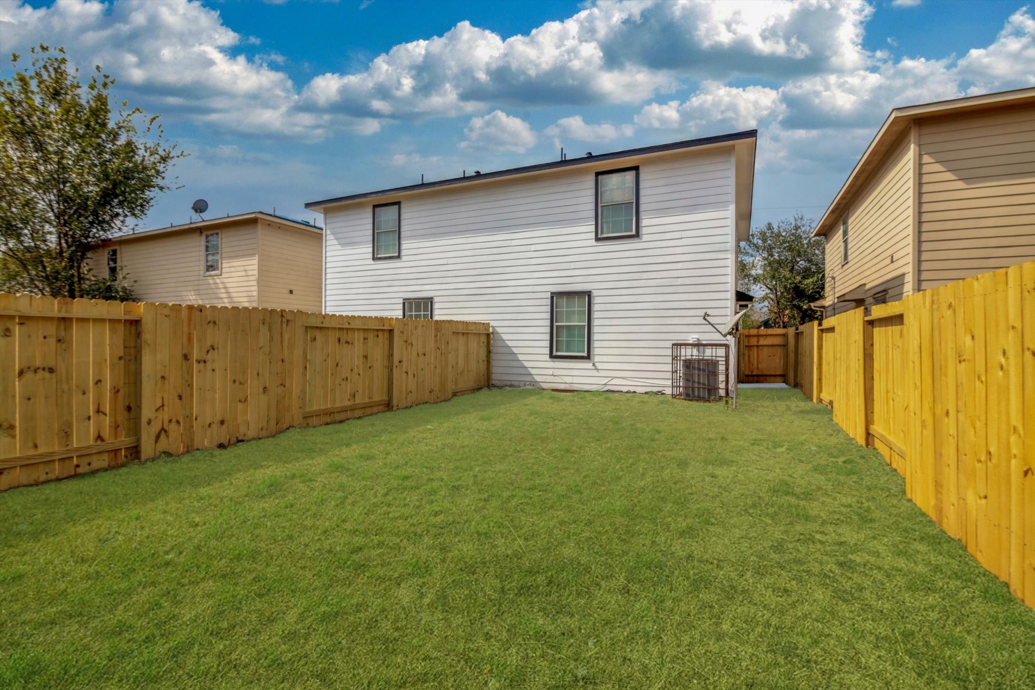 6933 Liverpool Street, Unit A Houston, TX 77021 - Photo 45 of 49 a view of a backyard