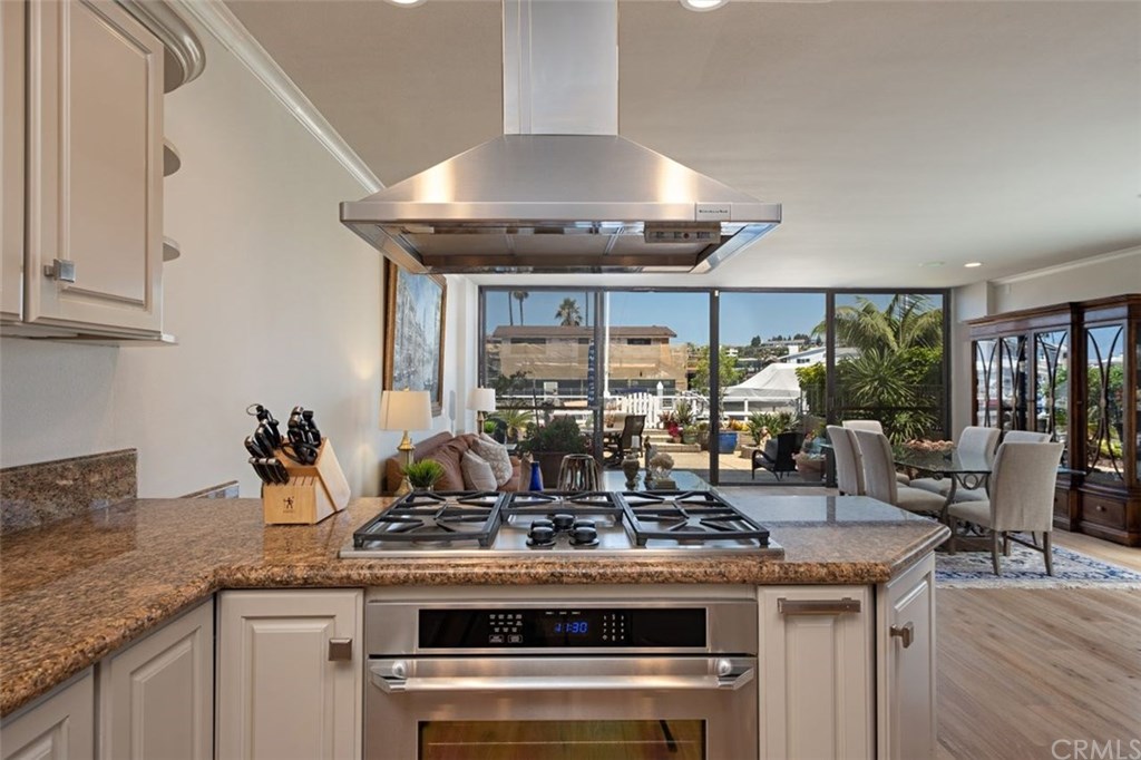 607 36th Street Newport Beach, CA 92663 - Photo 11 of 31