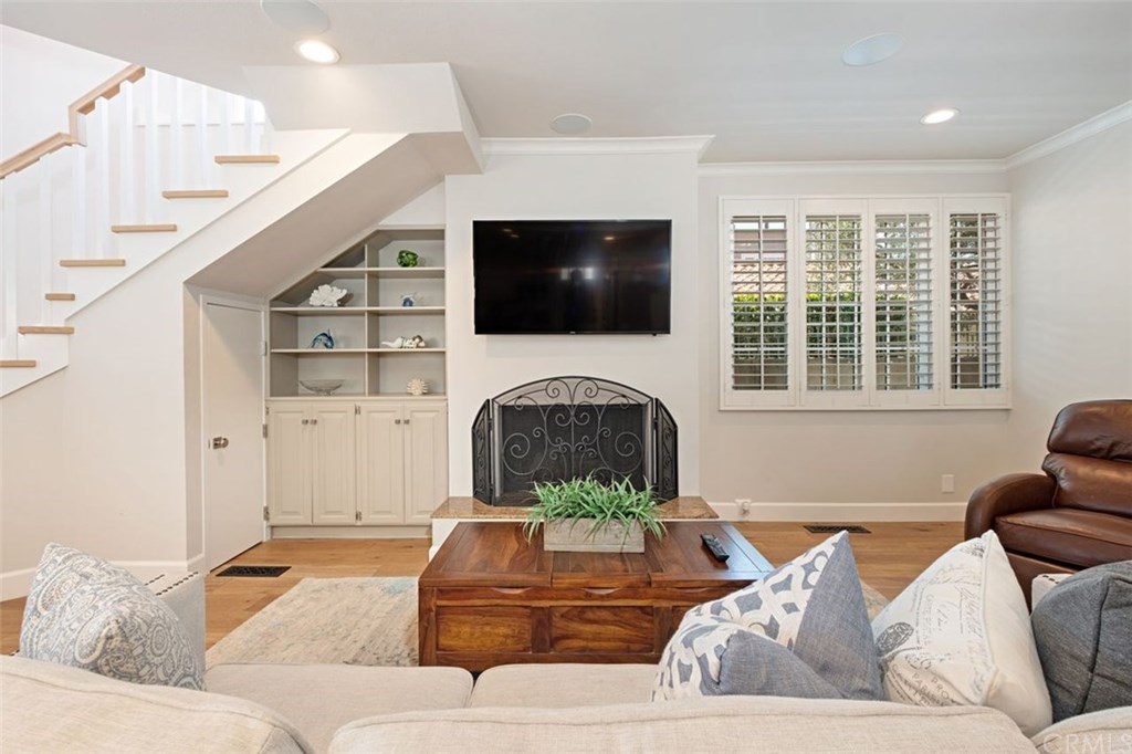 607 36th Street Newport Beach, CA 92663 - Photo 12 of 31