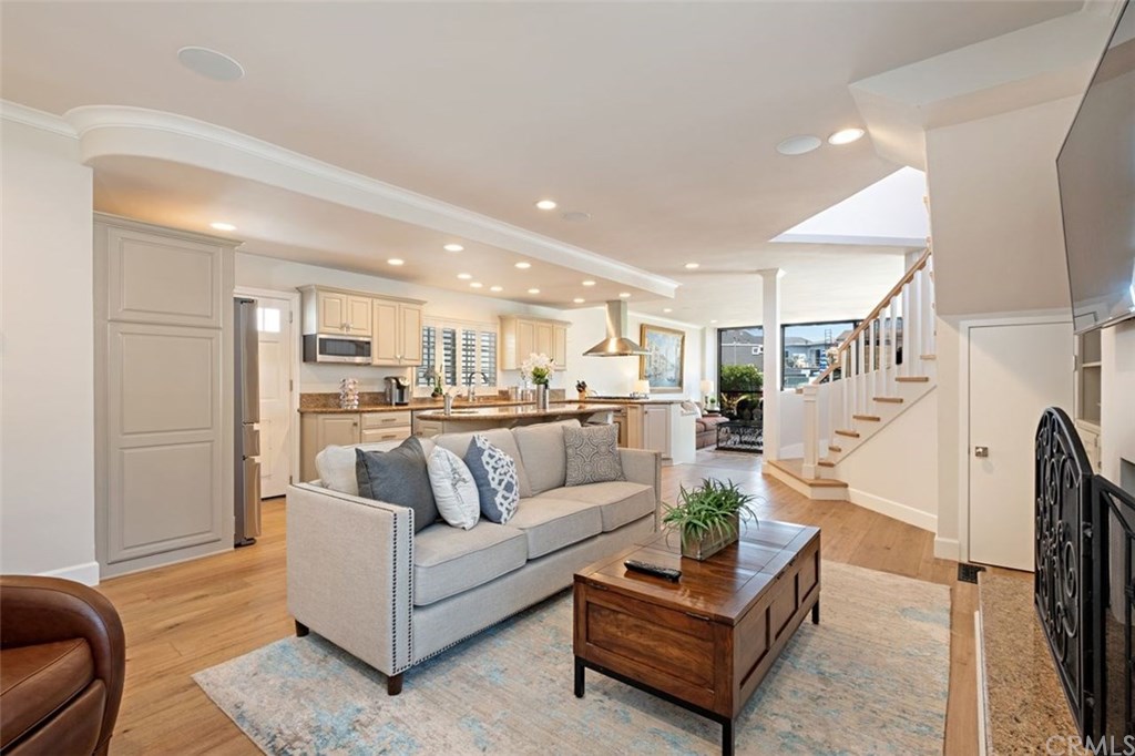 607 36th Street Newport Beach, CA 92663 - Photo 14 of 31