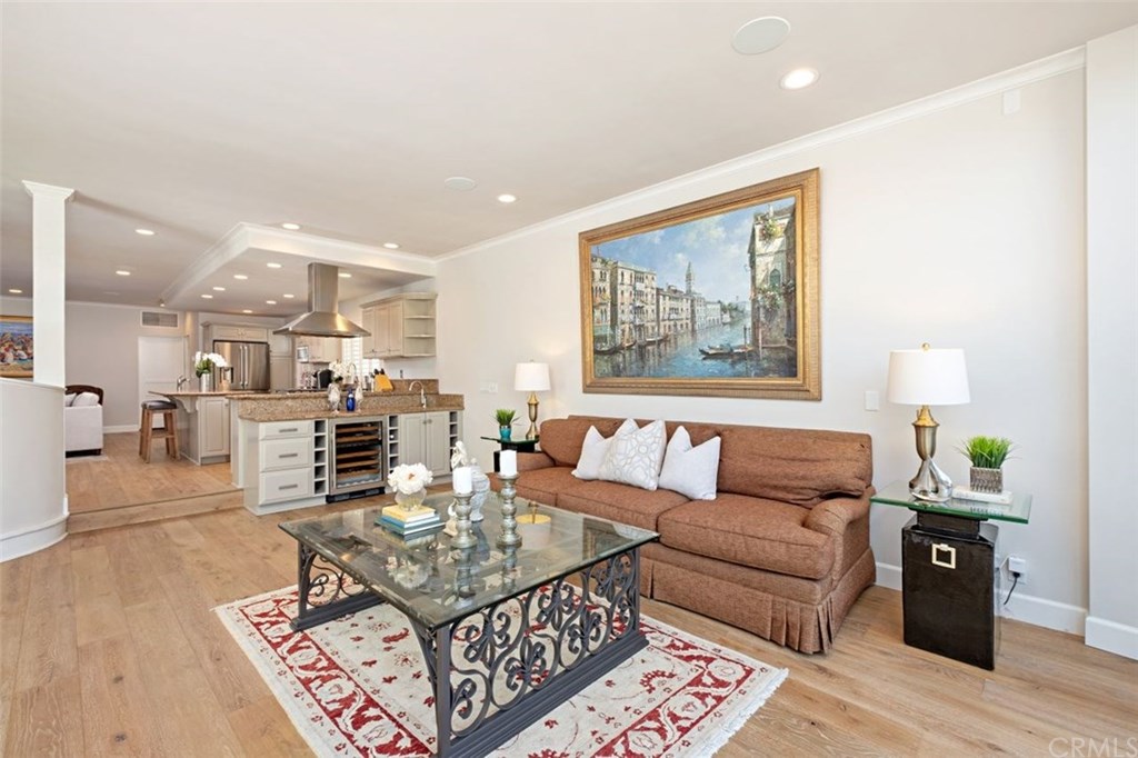 607 36th Street Newport Beach, CA 92663 - Photo 5 of 31