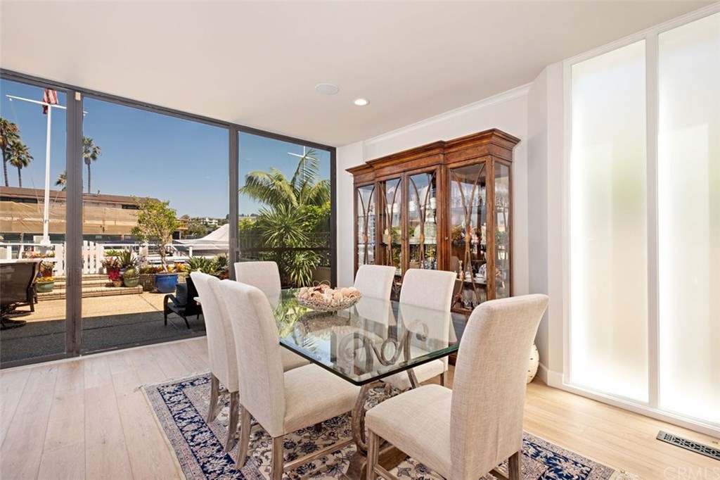 607 36th Street Newport Beach, CA 92663 - Photo 6 of 31