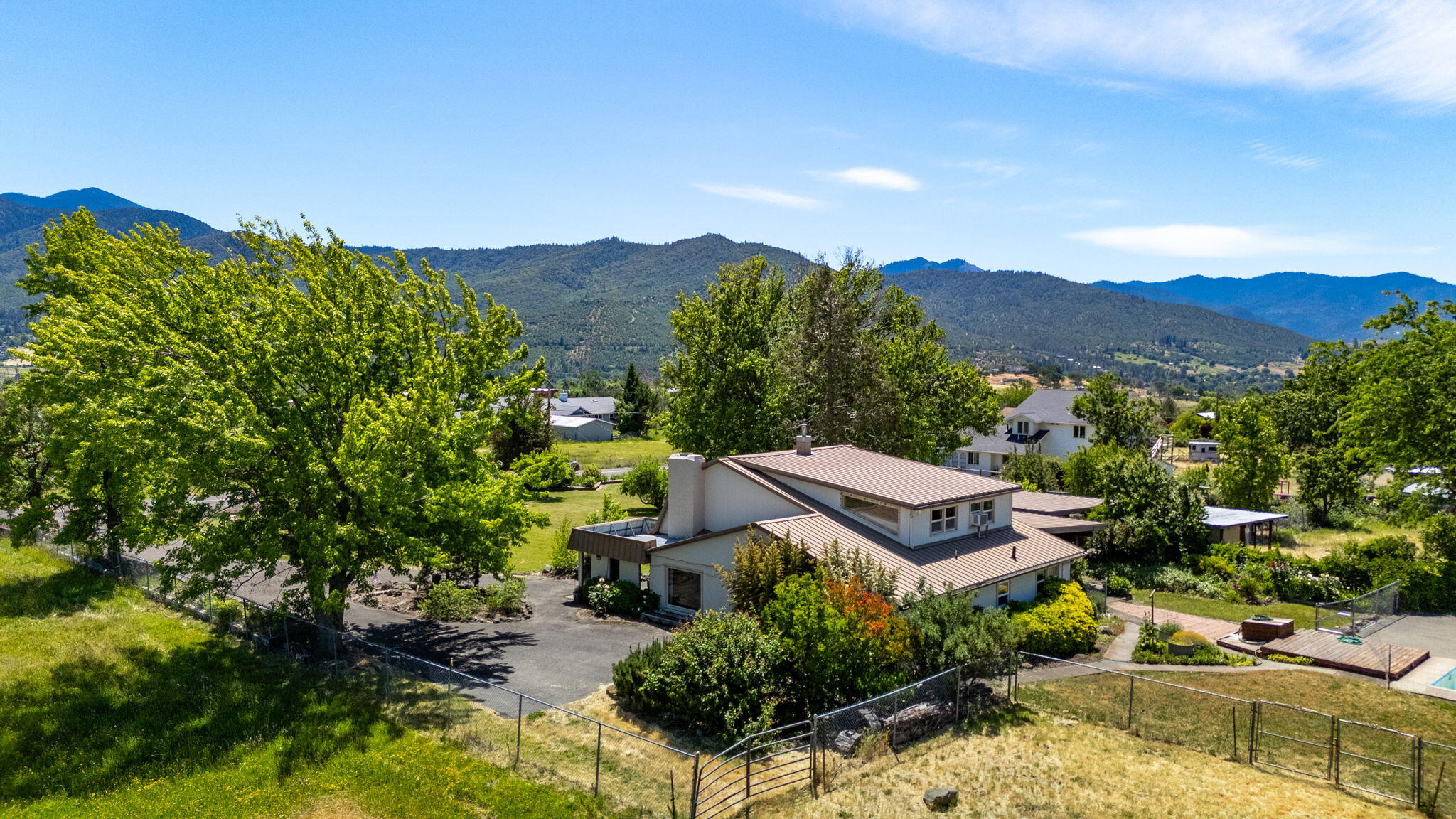 737 East Valley View Road Ashland, OR 97520 - Photo 6 of 63 ApxEVV (16)