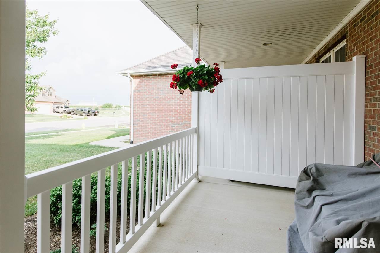 1829 Kingsbury Road Washington, IL 61571 - Photo 3 of 36 Gallery Image 3