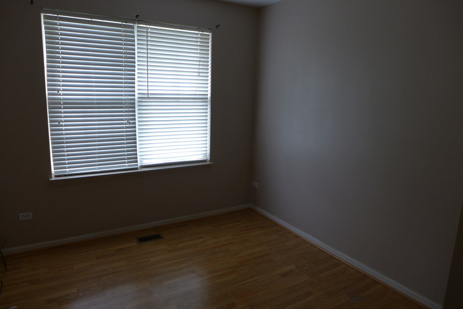 3076 Falling Waters Lane Lindenhurst, IL 60046 - Photo 13 of 15 an empty room with a window