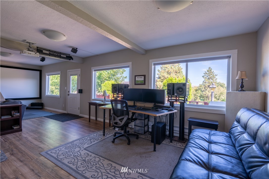 2370 West Malaga Road Malaga, WA 98828 - Photo 5 of 24 Gallery Image 5