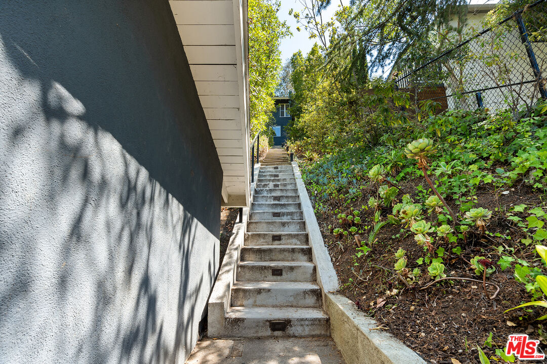3775 Fredonia Drive Los Angeles, CA 90068 - Photo 3 of 16 a view of entryway with wooden floor