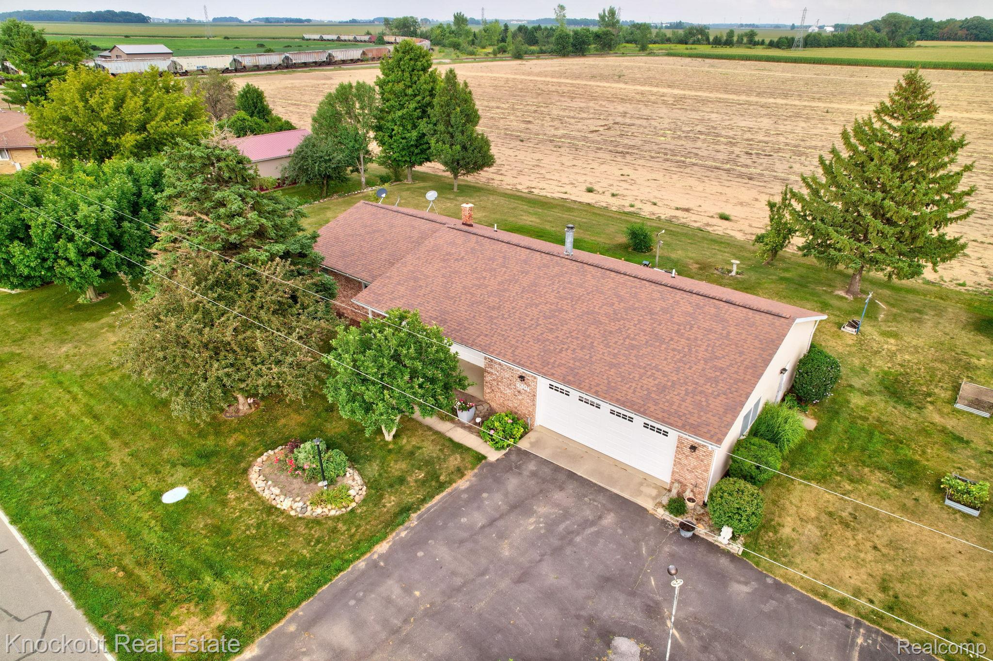 3301 South Quanicassee Road Reese, MI 48757 - Photo 2 of 48 42-web-or-mls-3301 S Quinicassee Road Reese-42.jpg