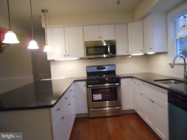 11 Devonwood Road Wayne, PA 19087 - Photo 10 of 21 Kitchen