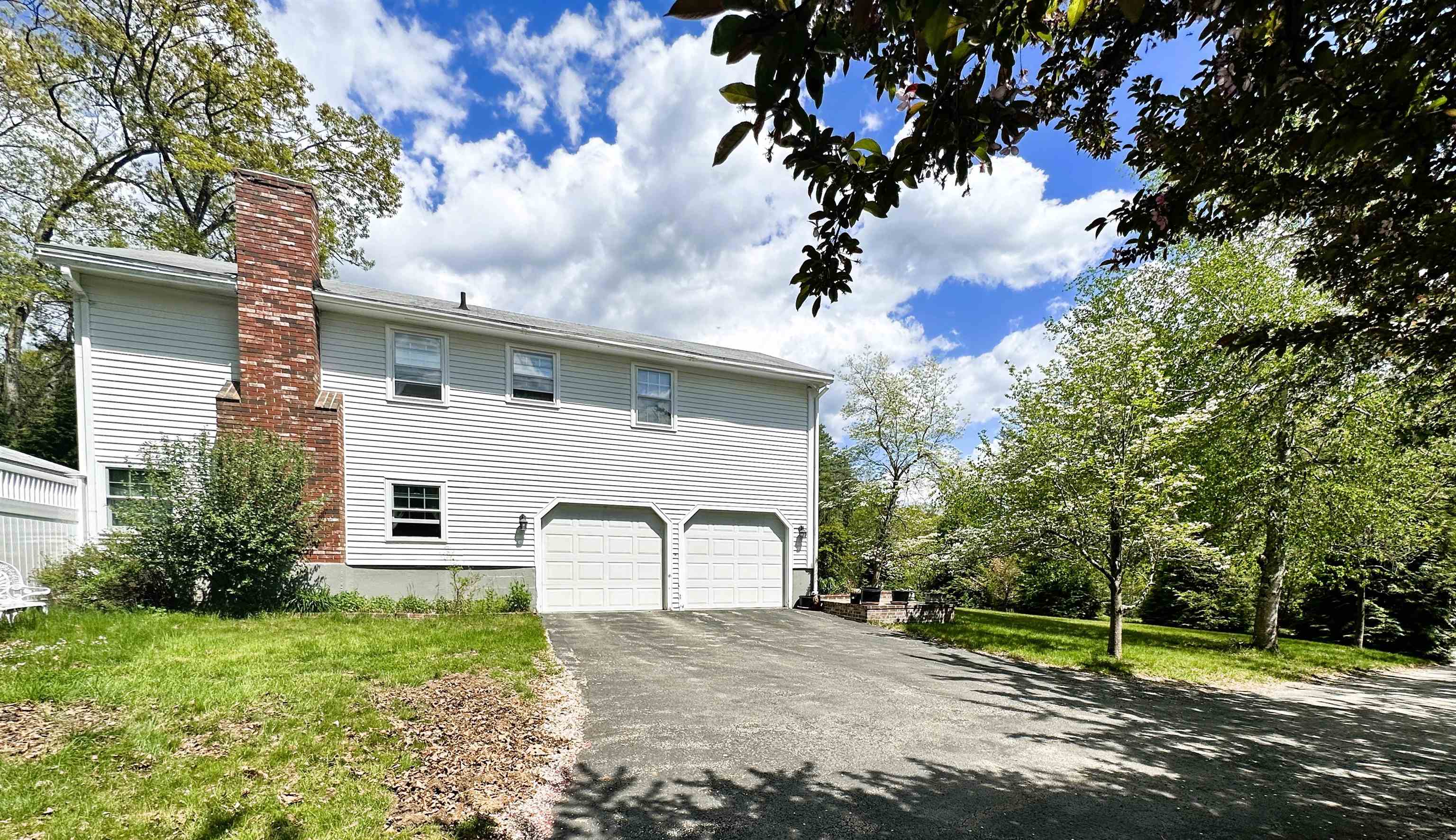 33 Sharon Road Windham, NH 03087 - Photo 2 of 29