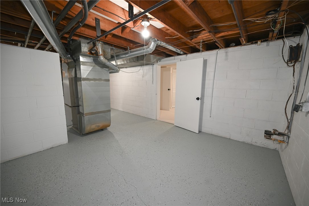 16561 Shurmer Road Strongsville, OH 44136 - Photo 29 of 40 Clean and well kept.