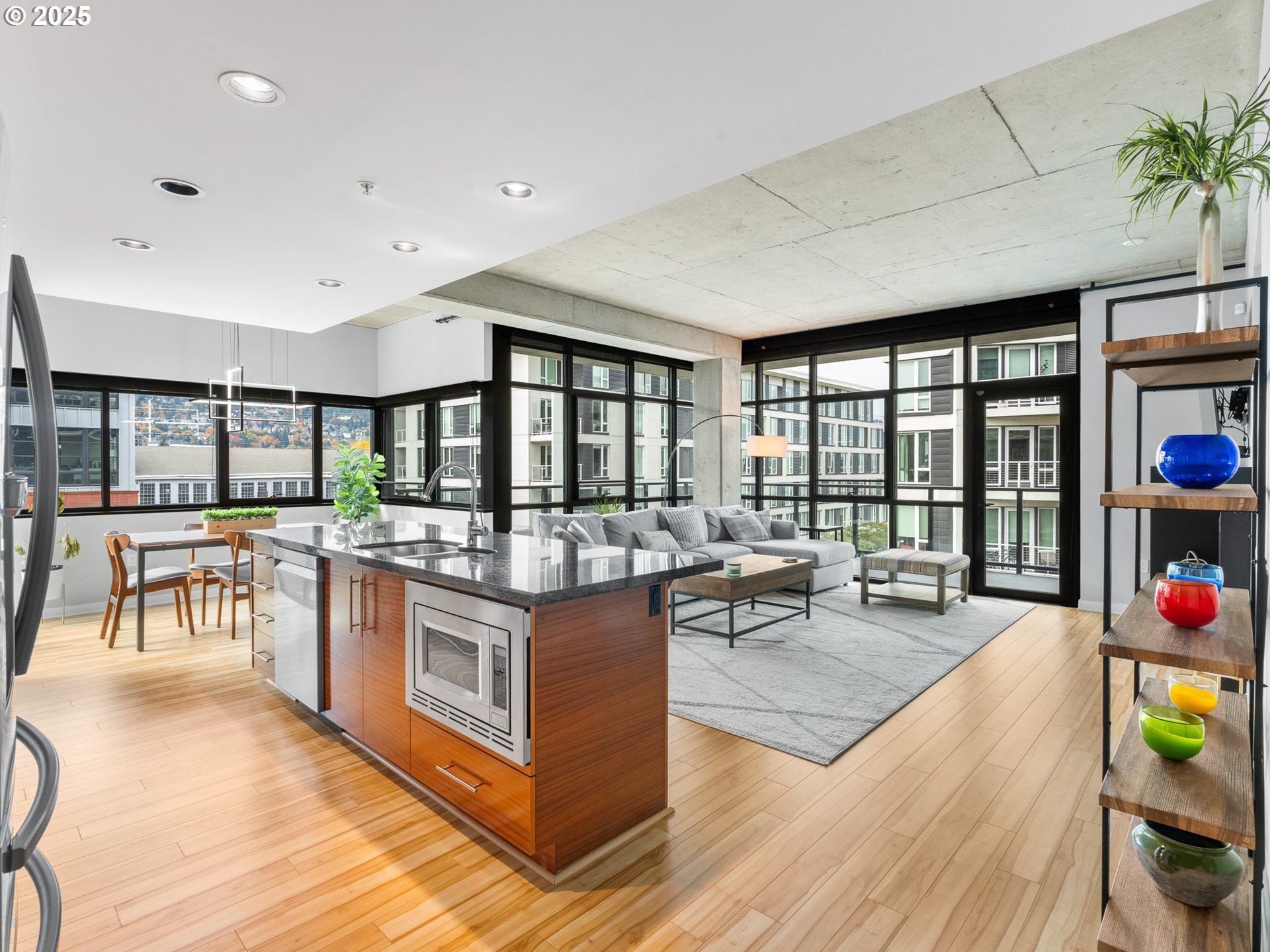 1830 Northwest Riverscape Street, Unit 406 Portland, OR 97209 - Photo 5 of 31 Gallery Image 5