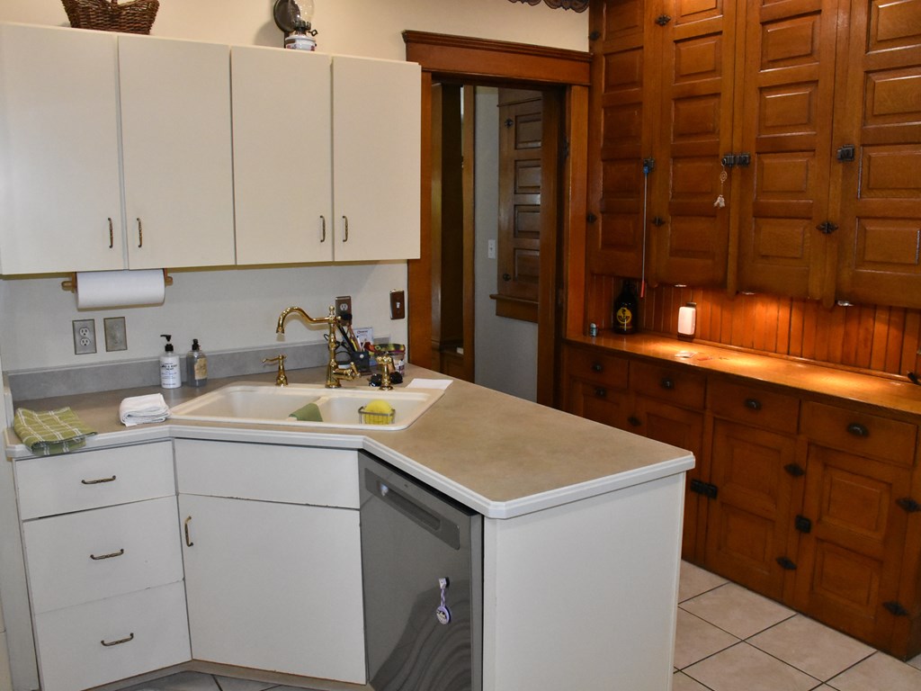 655 Chestnut Street Meadville, PA 16335 - Photo 16 of 43 a utility room with cabinets
