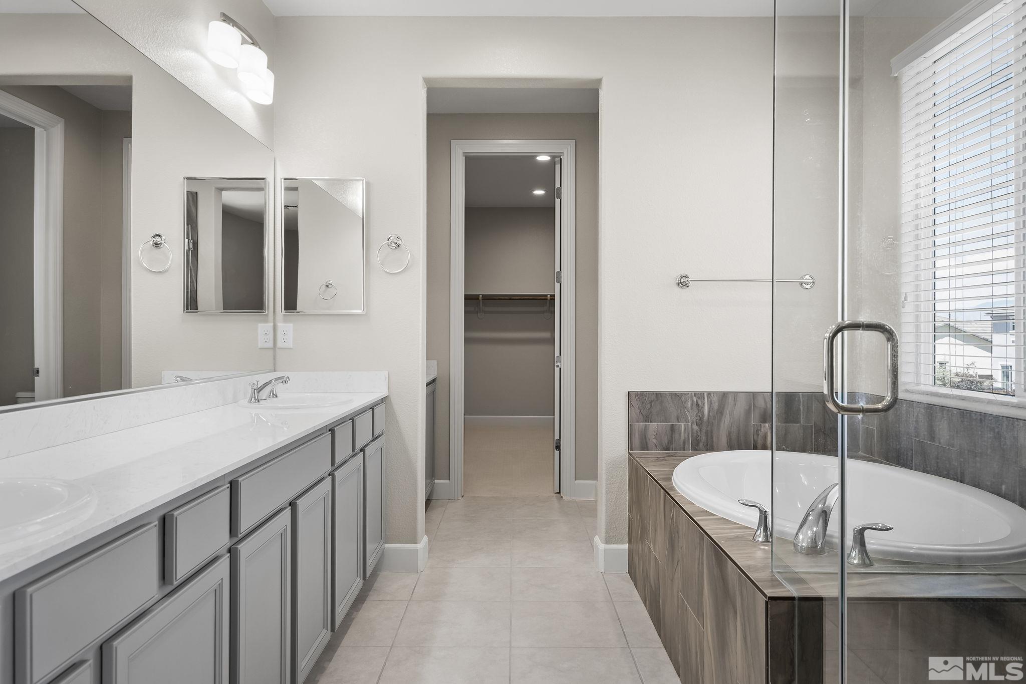 2995 Bonfire Lane Reno, NV 89521 - Photo 20 of 40 a bathroom with a tub sink and mirror