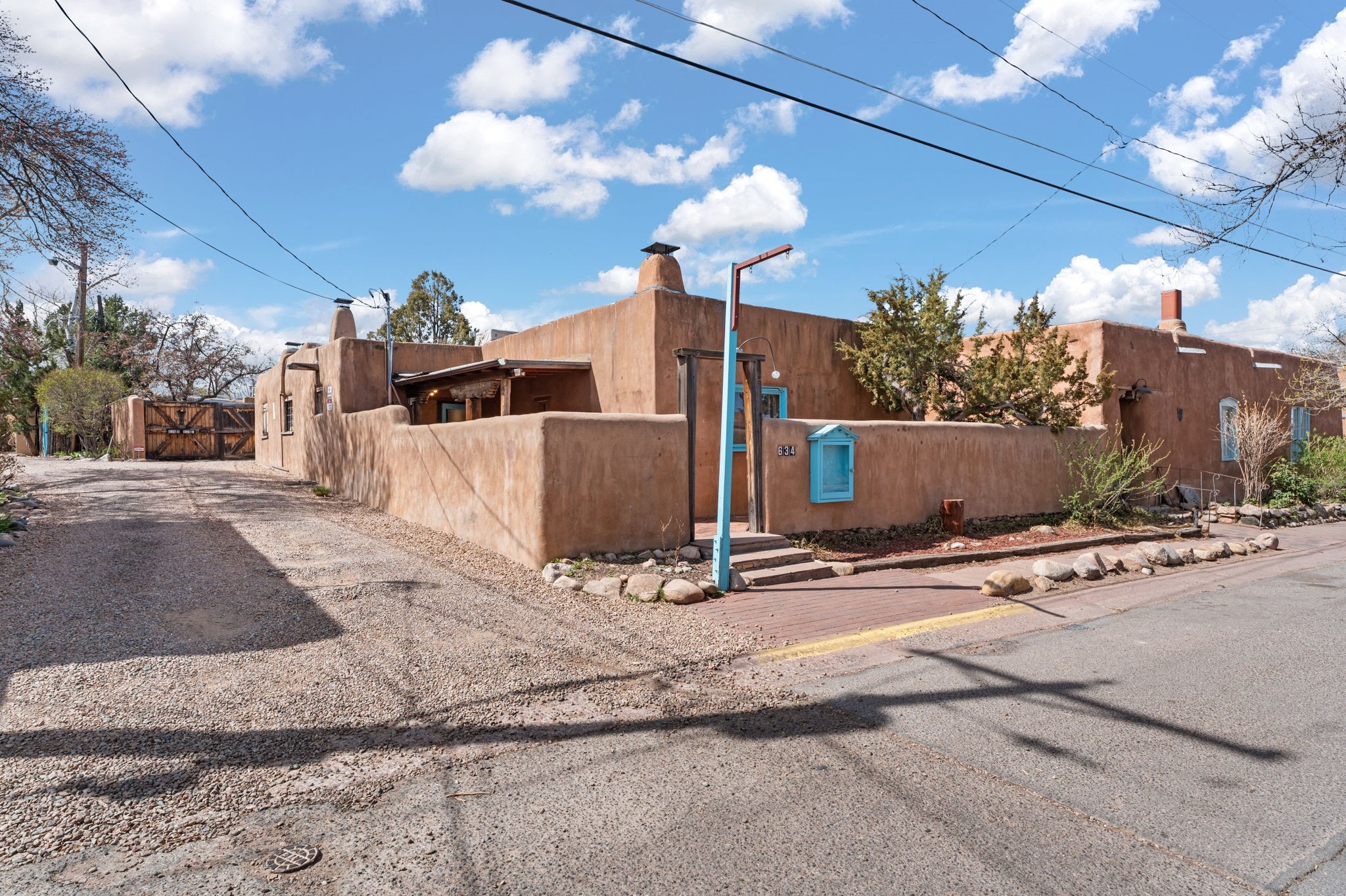 634 Canyon Road Santa Fe, NM 87501 - Photo 2 of 53