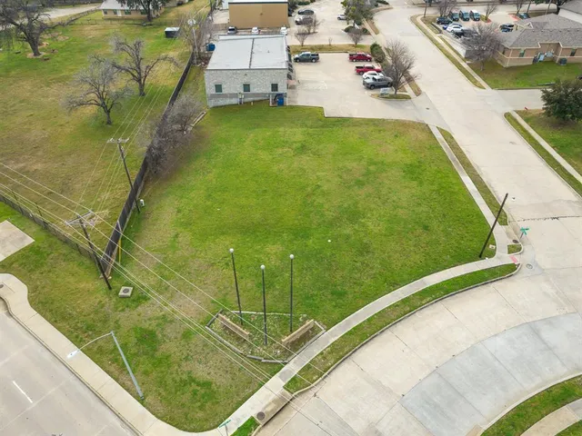 $250,000 | 802 Office Park Circle, Lewisville, TX 75057