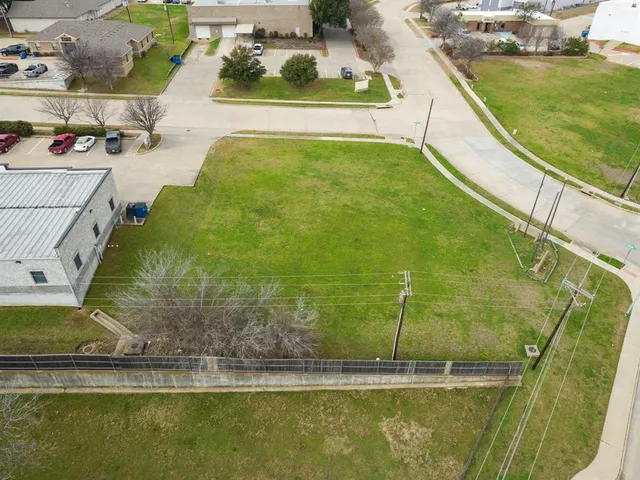 $250,000 | 802 Office Park Circle, Lewisville, TX 75057