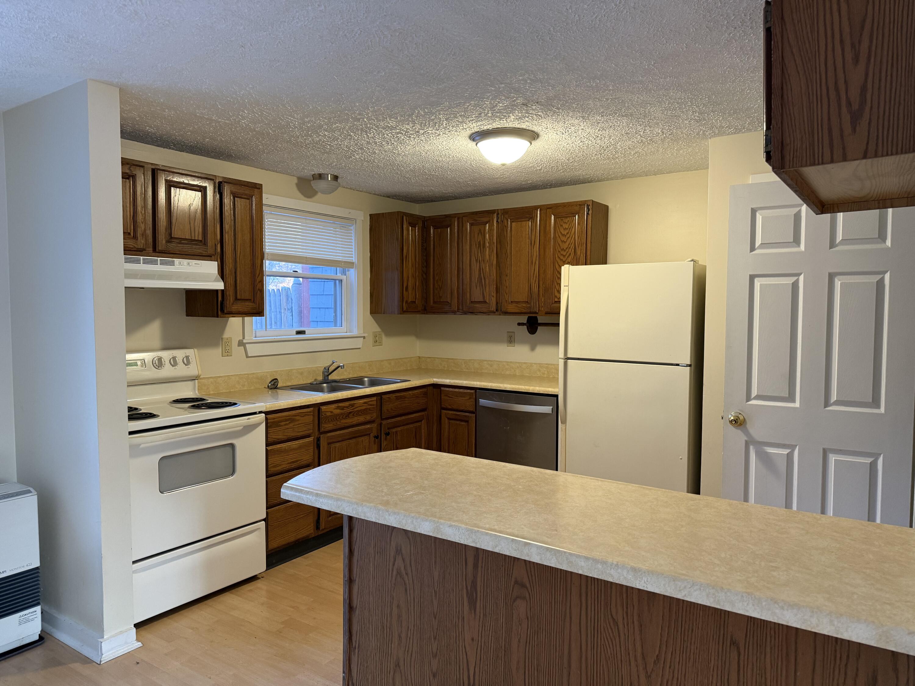 88 Munroe Lane, Unit 88 Topsham, ME 04086 - Photo 5 of 13 IMG_3361