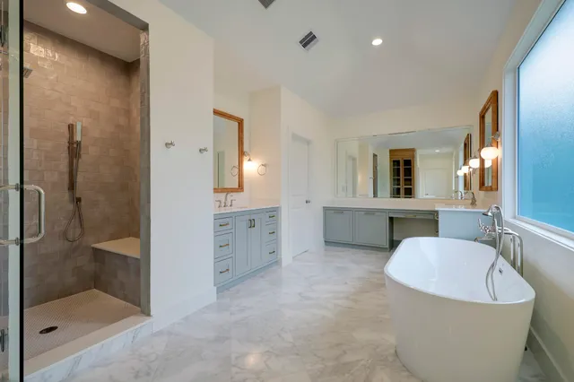 $1,700,000 | 955 West 42nd Street, Houston, TX 77018