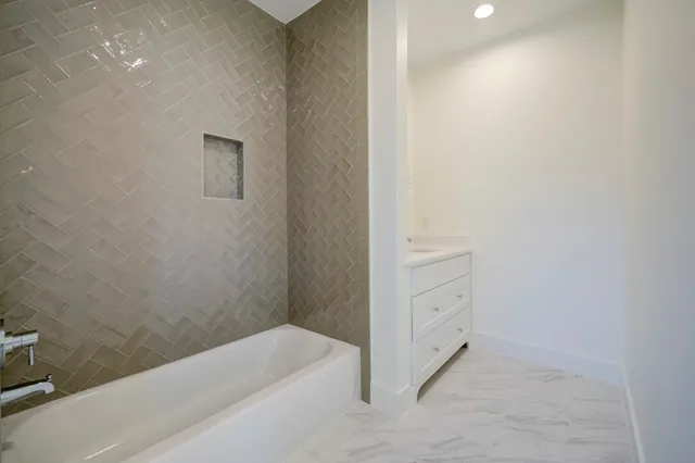 $1,700,000 | 955 West 42nd Street, Houston, TX 77018