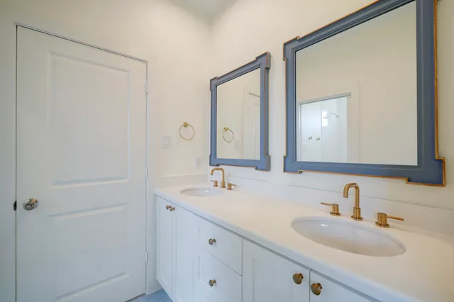 $1,700,000 | 955 West 42nd Street, Houston, TX 77018