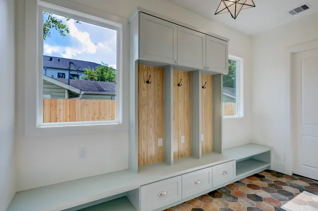 $1,700,000 | 955 West 42nd Street, Houston, TX 77018