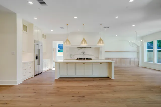 $1,700,000 | 955 West 42nd Street, Houston, TX 77018